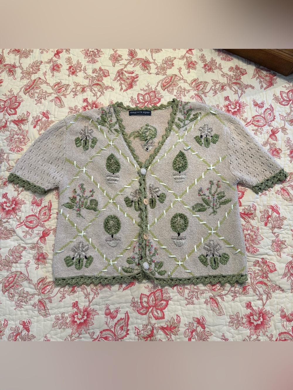 Adorable Vintage 90s Eagles Eye Green Knit V-Neck Cardigan Sweater Top